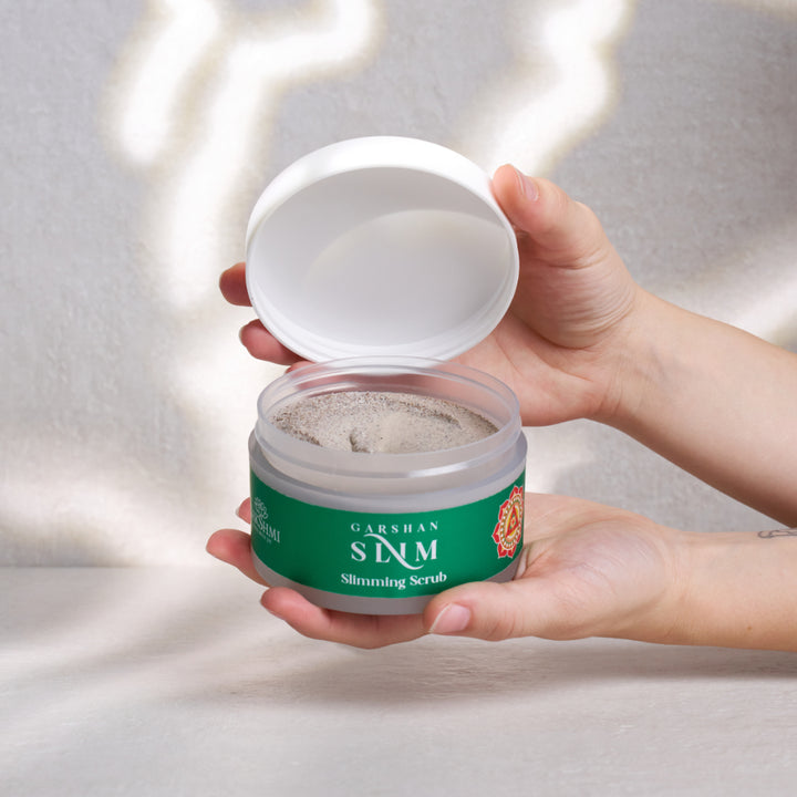 Exfoliating and stimulating scrub with Arabica coffee