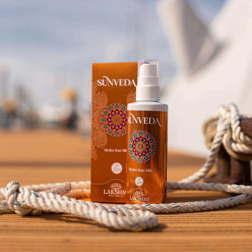 Sunveda Hydra Sun Milk SPF 50+ - Latte spray alta protezione ai fiori di Malva.